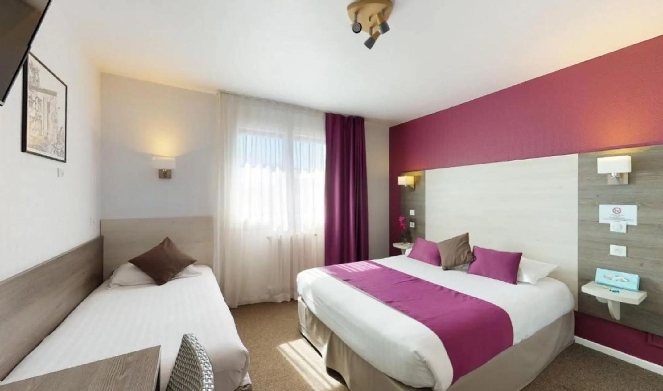 Chambre familiale de l'hôtel Prado à Toulouse